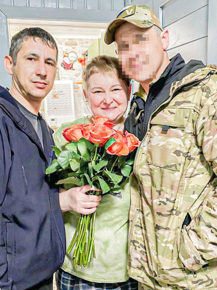 Кукмарадан солдатларга төрле тәм-томнар җибәрүче Надежда  Шешукова: Һәр ризыгымда - өй җылысы