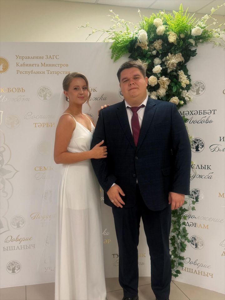 Кукморская пара приняла участие в масштабной свадьбе в Казани