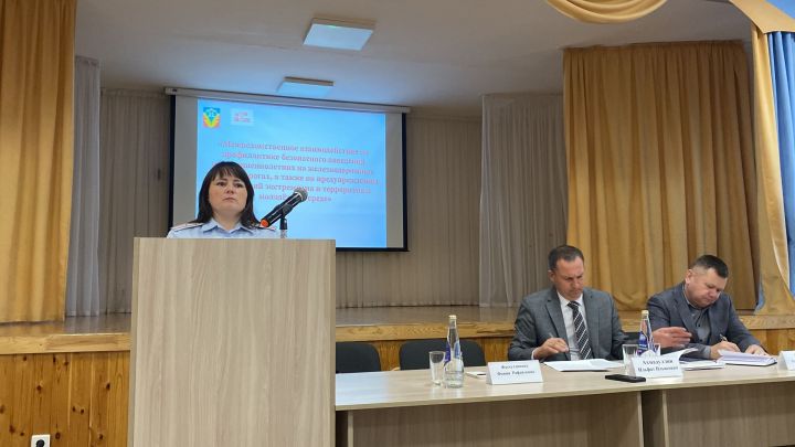 Кукмарада түгәрәк өстәл вакытында тимер юлларда иминлекне профилактикалау буенча сөйләштеләр