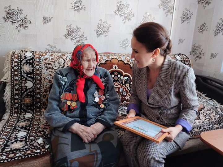 Кукмарадан Мария Баширова бүген гомер бәйрәмен билгеләп үтте