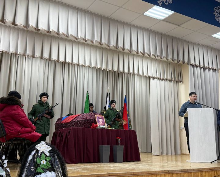 Алмаз Закиров -  Герой нашей страны