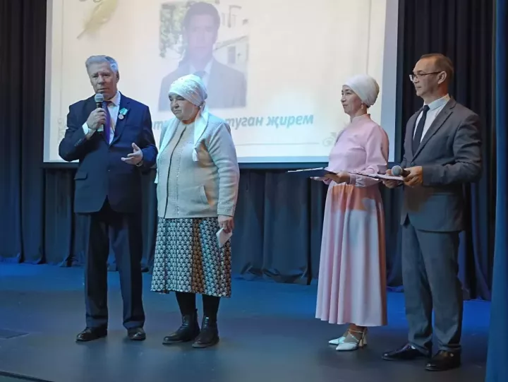 Кукмарада филология фәннәре докторы Фоат Галимуллинның юбилее уңаеннан әдәби-музыкаль кичә узды