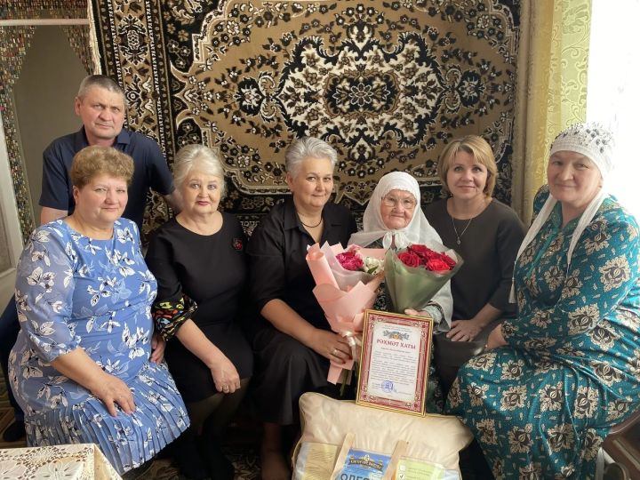 Кукмарада яшәүче Нәсимә Ибраһимова бүген 90 яшьлек юбилеен билгеләп үтте