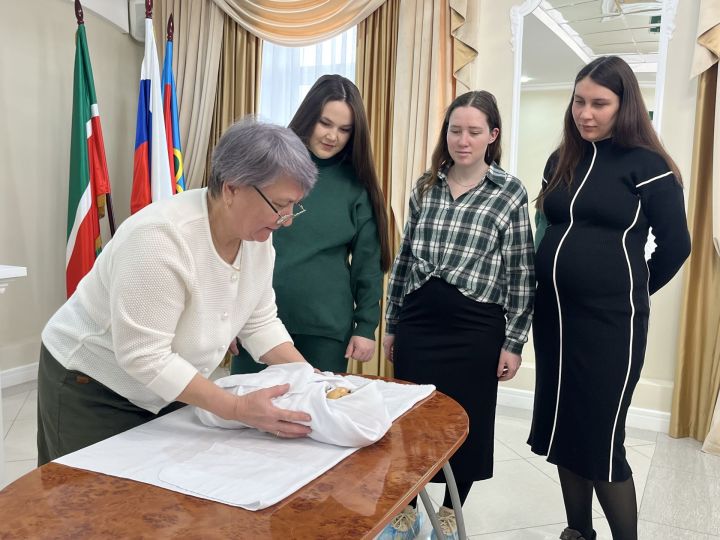 Булачак әниләргә — игътибар: Кукмарада йөкле хатын-кызлар өчен бәйрәм үткәрелде