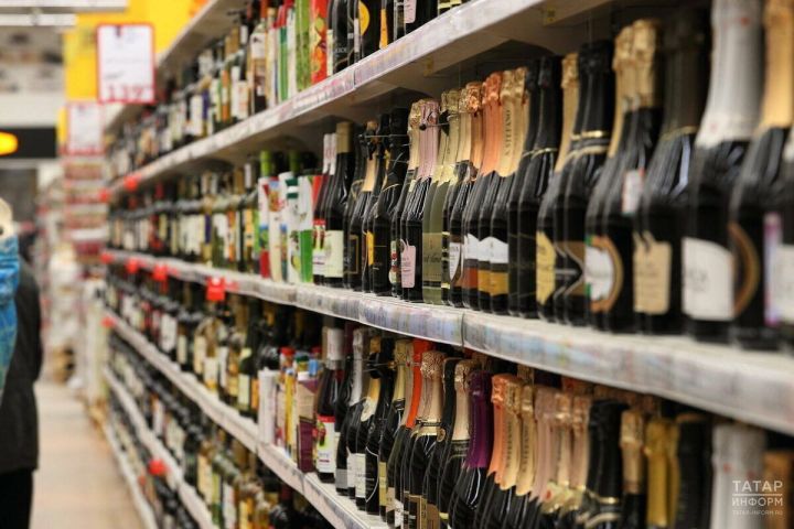 Дәүләт алкоголь инспекциясе: Балигъ булмаганнарга алкоголь продукциясен саткан өчен штраф каралган