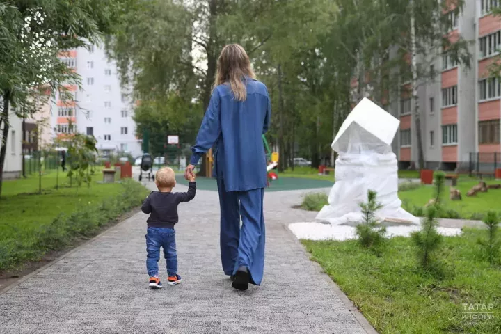 С 1 сентября работодателям запретят устанавливать испытательный срок для мам с детьми до трех лет