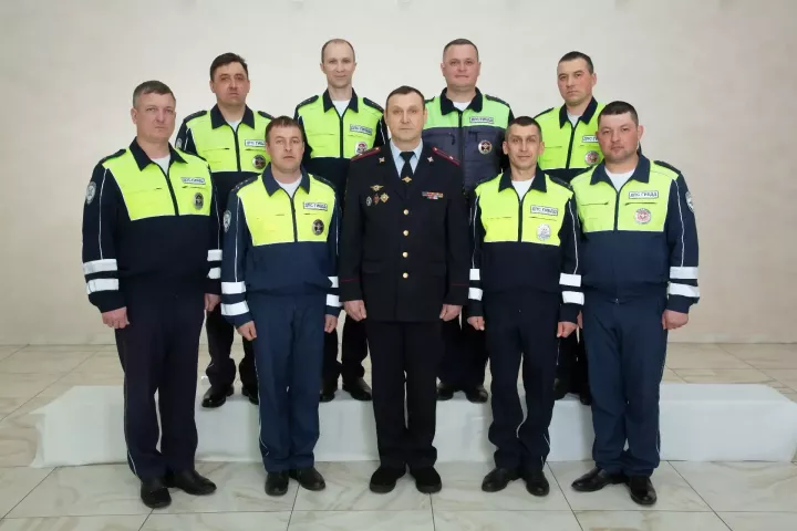 Юллар тәртип ярата: Кукмара районы Дәүләт автоинспекциясе хезмәткәрләре һөнәри бәйрәмнәрен билгеләп үтә