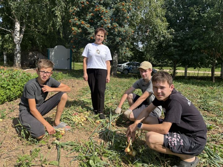 Лельвиж мәктәбе: матурлык белән хезмәт янәшә