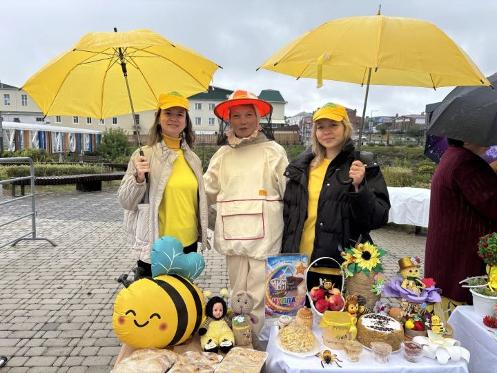 Кукмарада Бал һәм Алма спасы узды