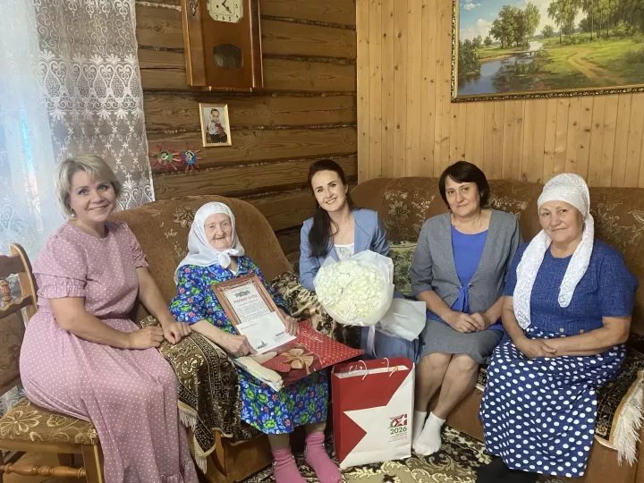 Бер гасыр һәм ике яшь: Березняктан Фәһимә Зәйнәгыева гомер бәйрәмен билгеләп үтте