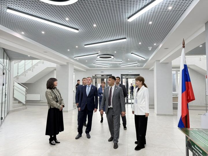 Марат Зяббаров посетил избирательный участок в Кукморском районе