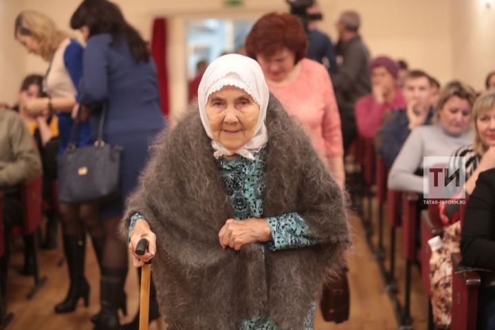 Татарстан пенсионерлары ташламалы юл йөрү билетын элеккеге бәядән алачак
